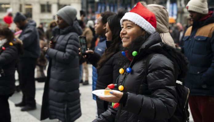 33rd annual Magnificent Mile Lights Festival brings holiday crowds to downtown Chicago