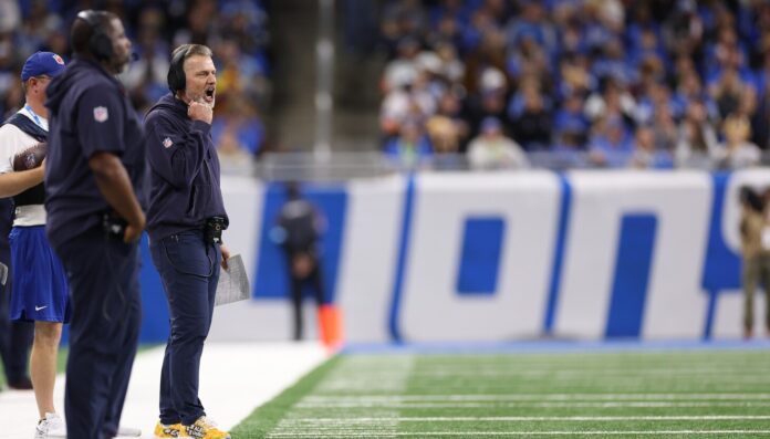 As NFL world questions him, Bears coach Matt Eberflus again defends holding on to his timeout