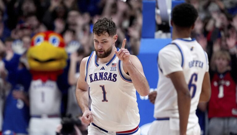 Kansas remains at No. 1 in AP Top 25 men's basketball poll