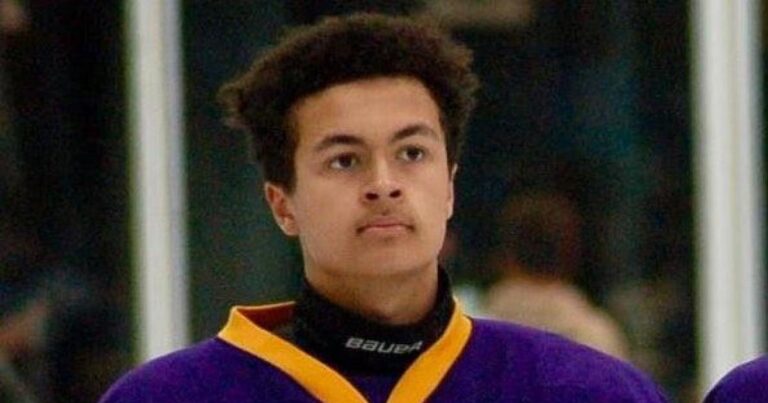 Teen hockey player killed by stray bullet during ride home from game in St. Louis