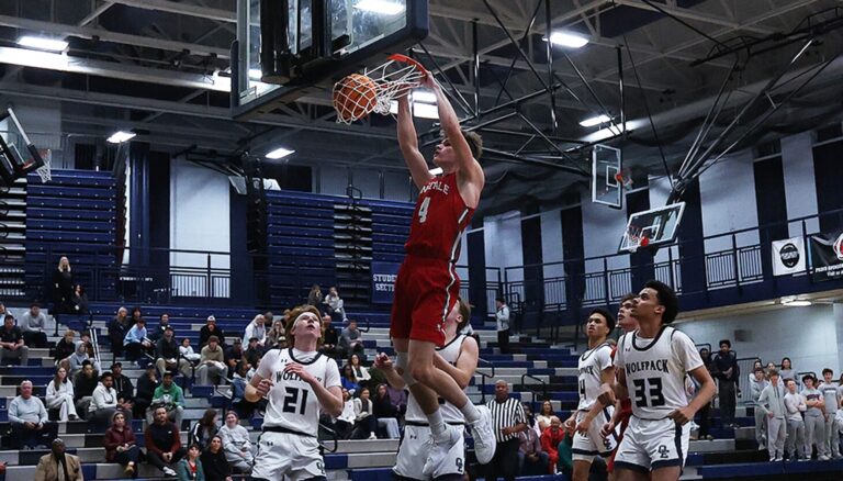 Vincas Buzelis shakes off a heckler, scores 25 to lead Hinsdale Central past Oswego East