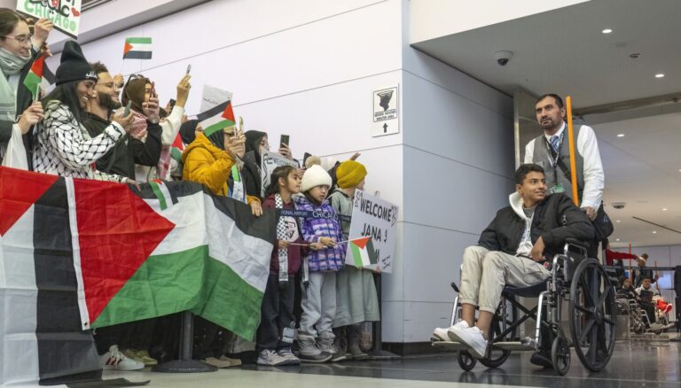 8 children wounded in Gaza's ongoing war arrive in Chicago to cheers