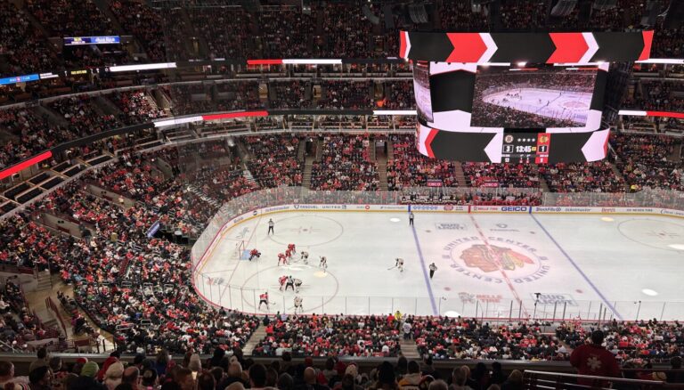 Blackhawks attendance at United Center holding steady despite lack of TV visibility