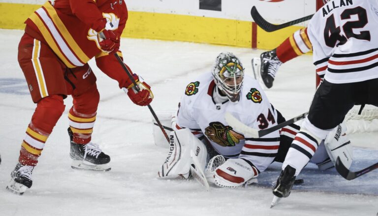 Blackhawks' winning streak ends as rally falls short against Flames