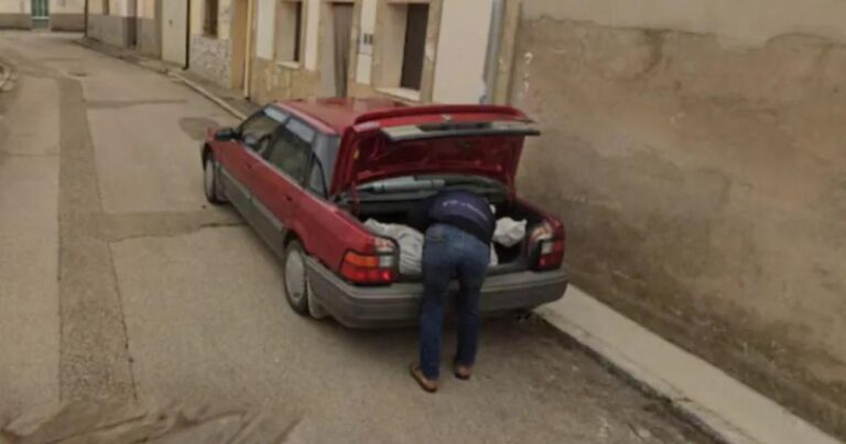 Google Maps helps solve murder mystery by capturing moment a person put suspected corpse into car in Spain