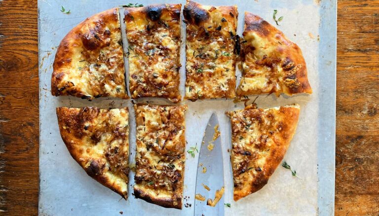 How to make a caramelized onion and gruyere pizza? Try this easy recipe