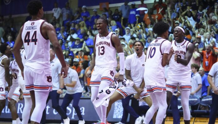 Kansas holds off Auburn for No. 1 in men's AP Top 25; UConn slides to No. 25