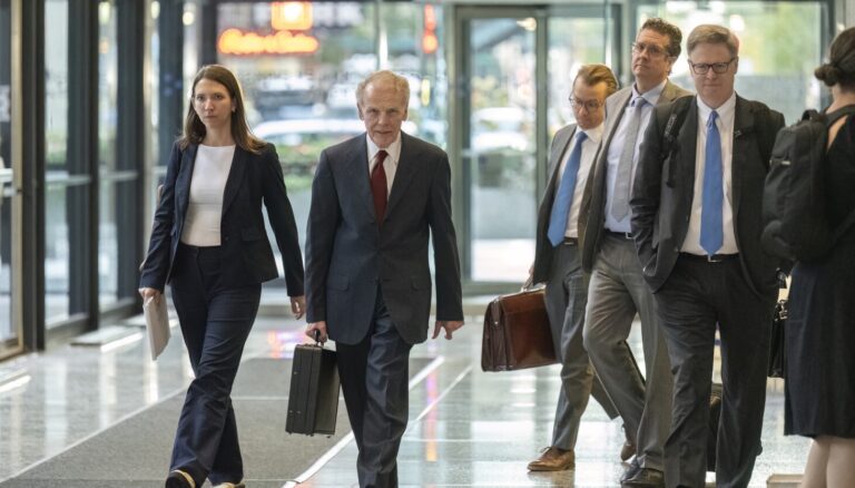 Madigan lawyers send jurors home for holidays with warm thoughts about ex-Speaker