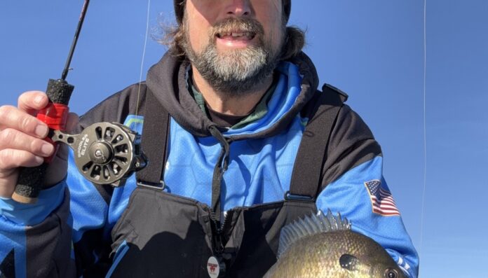 Seeing the split personality of Chicago-area ice fishing