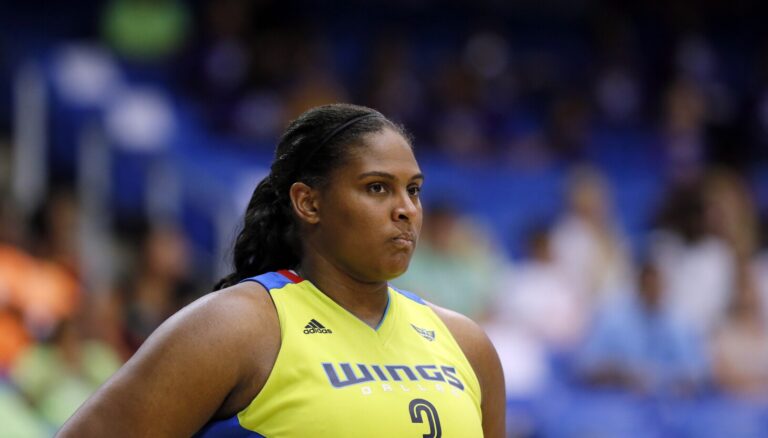 Sky add WNBA veteran Courtney Paris to coaching staff