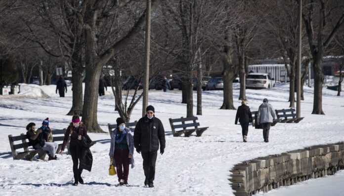 Snow to hit Chicago area tonight but likely won't stay around for Christmas