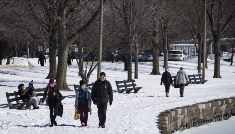 Snow to hit Chicago area tonight but likely won't stay around for Christmas