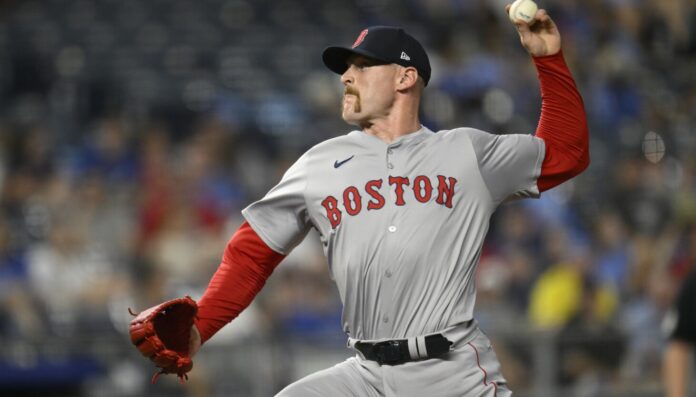 White Sox trade for Red Sox lefty reliever Cam Booser